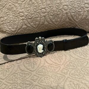 EUC Italian leather cameo belt